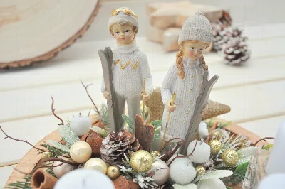 Drevený adventný podnos s deťmi-lyžiarmi – foto 3