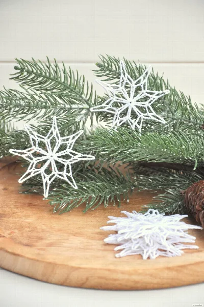 Biela háčkovaná vločka, priemer cca 7,5cm – foto 4